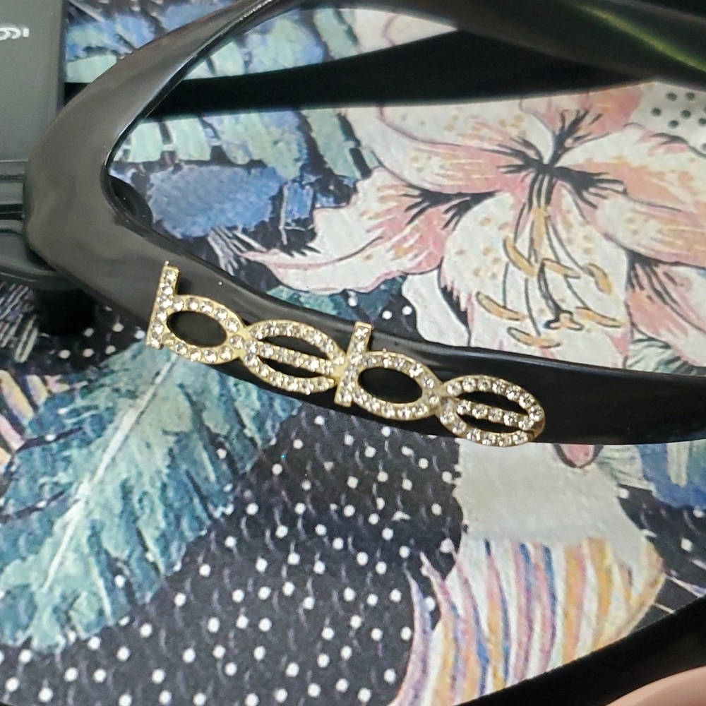 NWT Beach Ready Pink bebe Rhinestone Floral Flip Flops - Picture 9 of 10